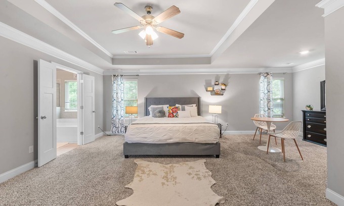 Buford House | Cozy & Stylish Masterpiece Nestled between Lake lanier & Mall of Georgia
