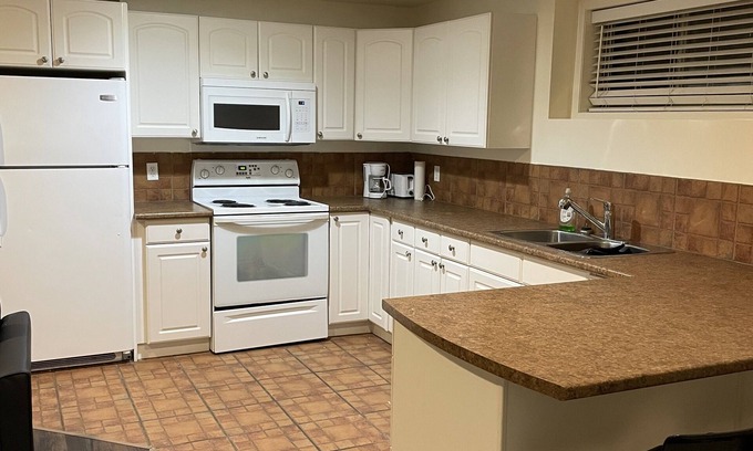 West Kelowna Estates Apartment | Cozy Suite in family neighborhood, near hiking trails and park
