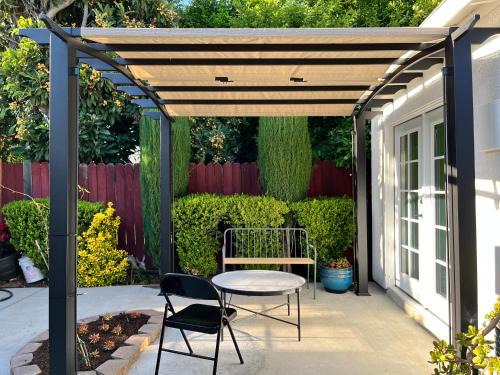 Parkway-South Sacramento House | Cozy Suite with Private Patio Close to Downtown and UC Davis Medical Center