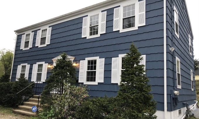 Fairfield House | Cozy summer house 4 bed & 2 baths - Weekly rental