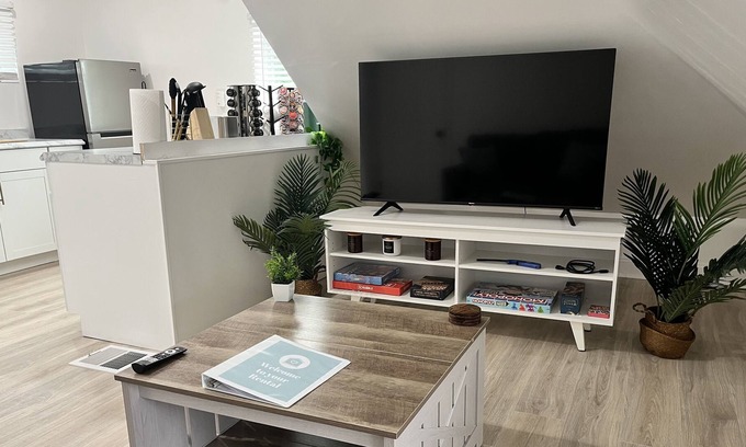 Utica House | ๐
Cozy Sunset 1BR ๐