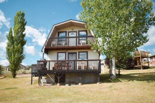Sweetwater House | Cozy Sweetwater Cabin, with access to Ideal Beach