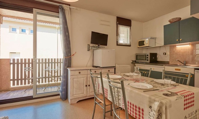 Barbotan-les-Thermes Apartment | Cozy T2 with balcony, parking and Wi-Fi in Barbotan