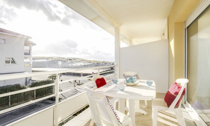 Biscarrosse Plage Apartment | Cozy T3 with Balcony, 50m from Ocean, Parking Included, Sleeps 4