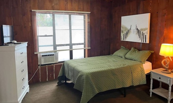 Riverview House | Cozy Tampa Bay Waterfront Guest House with Pool
