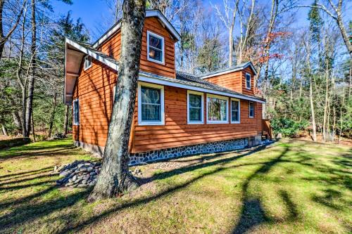 Tannersville House | Cozy Tannersville Gem - Ski, Hike, Explore!