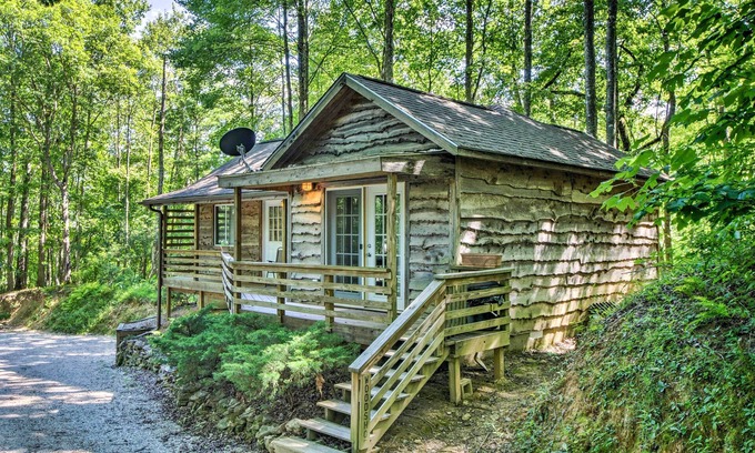 Stecoah Cabin | Cozy ‘The Woodshop’ Cabin w/Deck & Forest Views!