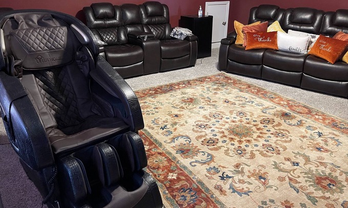 Harvest House | Cozy Theatre & Enclosed Backyard! Outdoor pets welcome!!