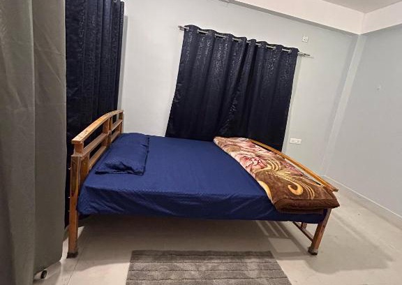 Siliguri Apartment | Cozy Third-Floor Room w Balcony