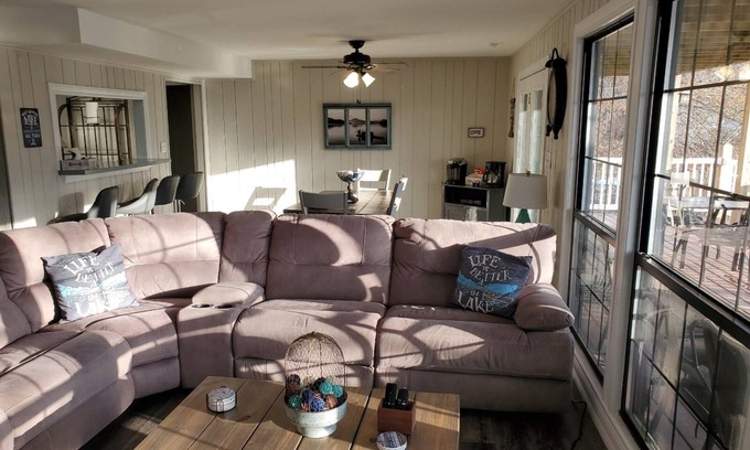 Linn Creek House | Cozy three bedroom two bath home overlooking the lake with breathtaking views
