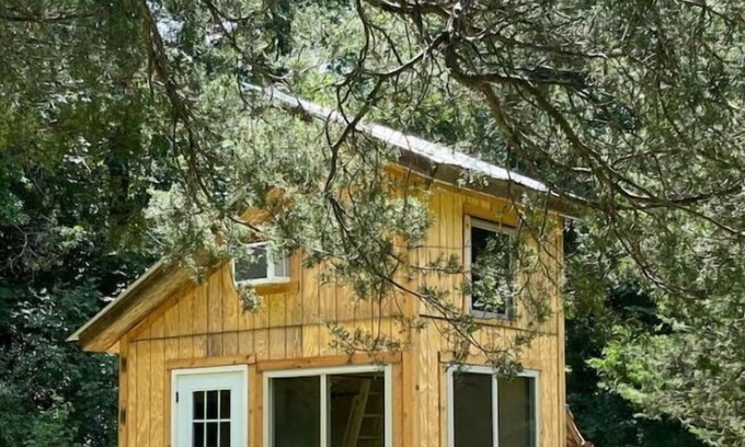 Monticello House | Cozy Tiny Cabin Retreat