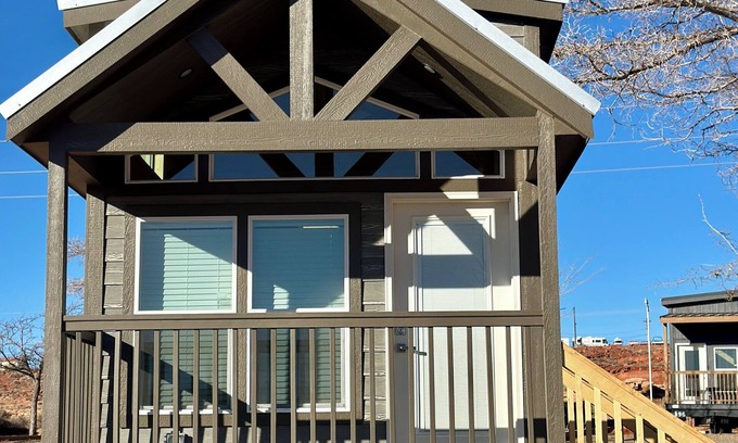 Page Cabin | Cozy Tiny Home King Room #16B
