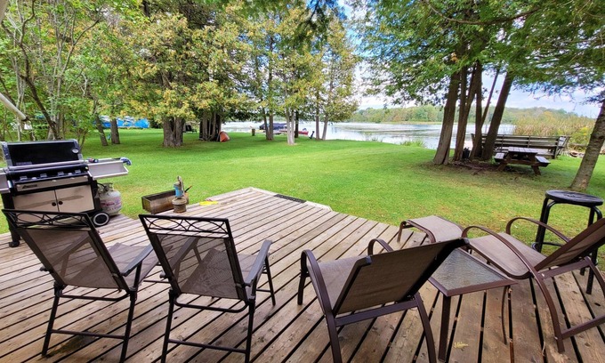 Trent Hills Cabin | Cozy tiny one bedroom cabin on the Trent River