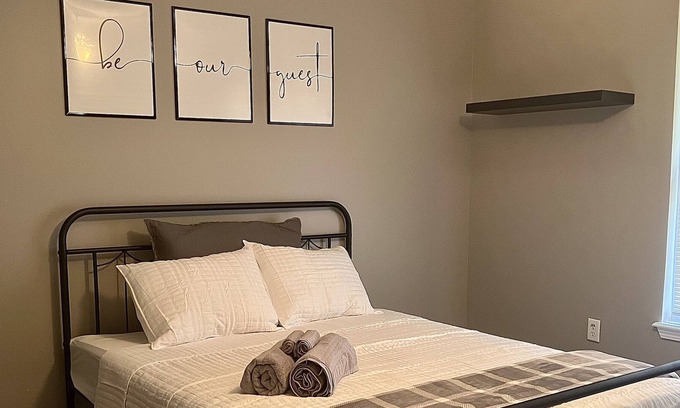 Radcliff House | Cozy Townhome 10 minutes from Fort Knox!