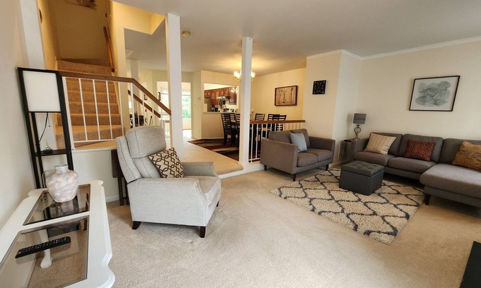 Montgomery Village House | Cozy Townhome