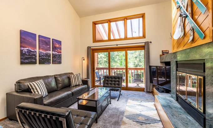 Warrior's Mark House | Cozy townhouse, close to town, in quiet location and on free bus route.