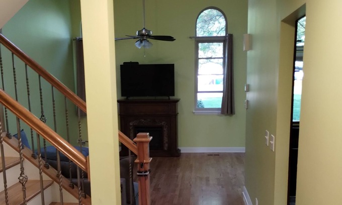 Wheeling House | Cozy townhouse with Home feeling, 2 floors, 2 bedrooms 1.1 bath attached garage.