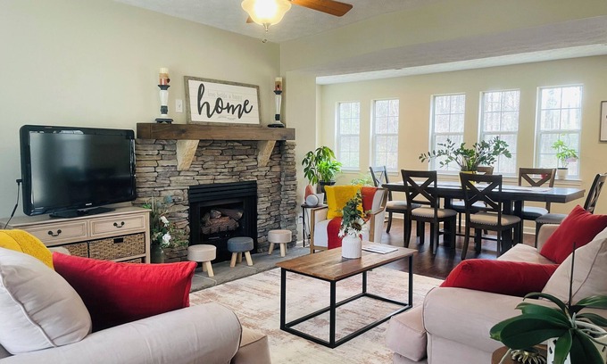 Sharpsburg House | Cozy Trailside Retreat near lake & Peachtree City