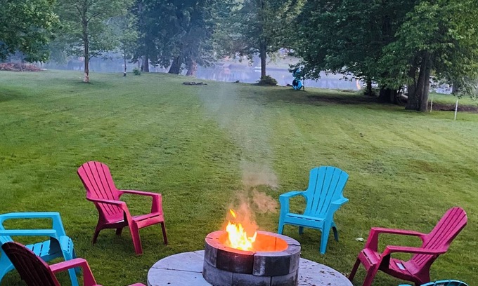 Marmora Cottage | Cozy Tranquil Cottage Living -Beautiful Green Areas -River access from backyard!