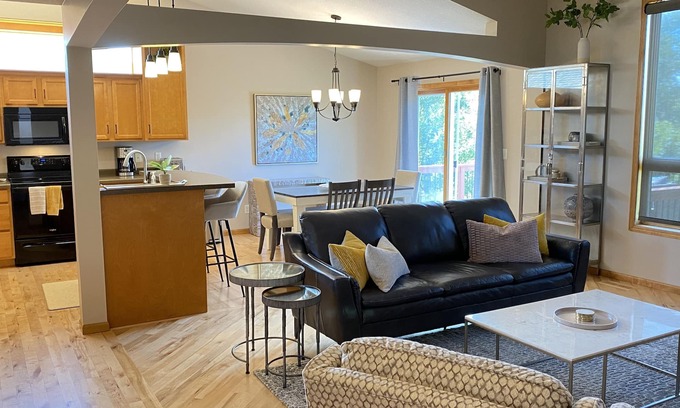 Rochester House | Cozy tranquility 6mi from Mayo 4bed/3bath