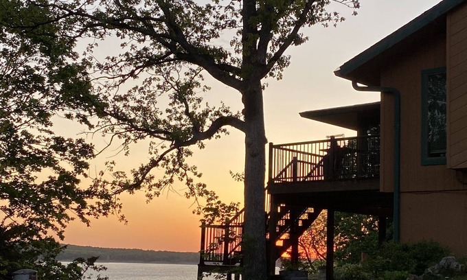 Warsaw Cabin | Cozy Truman Lake Cabin!nnFishing, hiking, swimming and boat ramp