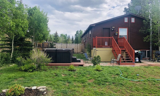 Willow Grove Condo | Cozy two Bedroom close to lake. Dogs Allowed. Semi private Hot Tub. Large Yard.