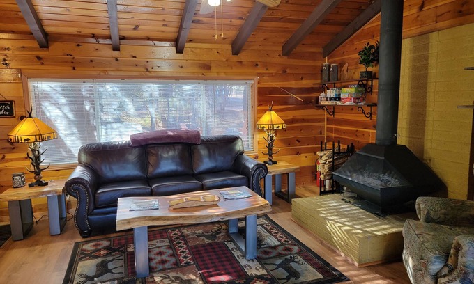 Pinetop-Lakeside Cabin | Cozy Two Bedroom Cabin with Fireplace!