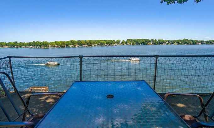 Monticello Cabin | Cozy Two Bedroom Lakeview Cabin 3