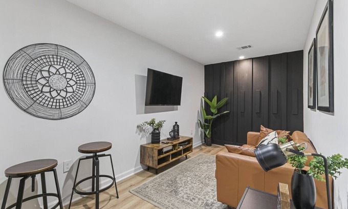 Clarkdale Apartment | Cozy Unique 1 bed room W/Free parking