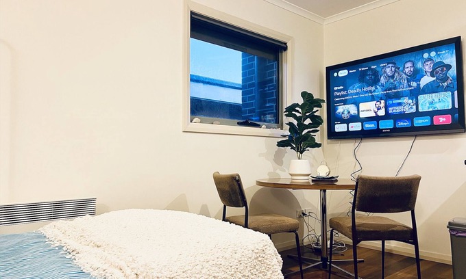 Penguin Apartment | Cozy Unit in Penguin