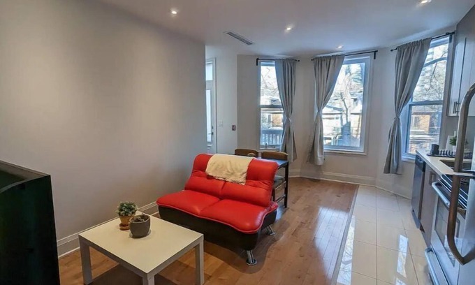 Bloor Annex House | Cozy Unit in the Annex