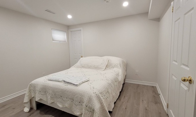 The Peanut Apartment | Cozy Unit with Private Kitchen & Bathroom near Seneca/Fairview Mall
