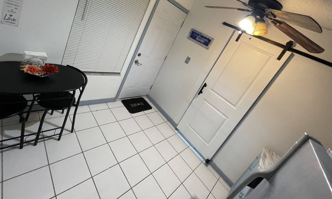 Regency Park Apartment | cozy Vacation rental 10 mins from beach