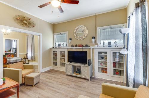 Vicksburg House | Cozy Vicksburg Home with Patio about 1 Mi to Riverfront!