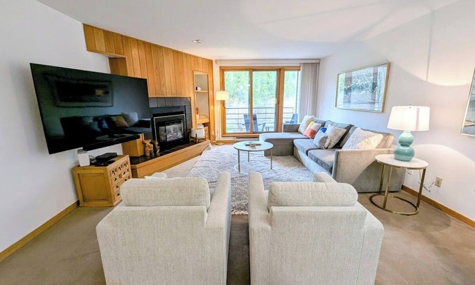 Mountain House Condo | Cozy w/slope view, Pool and Hot Tub