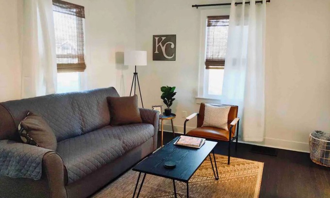 South Kansas City House | Cozy Waldo Hideaway - King sized bed with fenced in backyardn