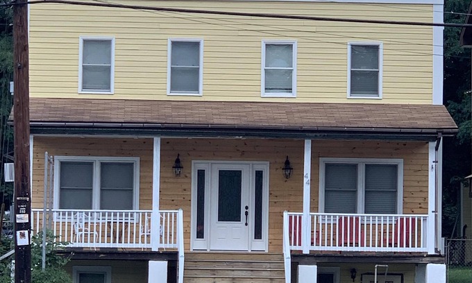 Wallkill House | Cozy Wallkill Inn family home.