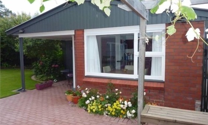 Christchurch House | Cozy, warm, sunny, modern, fully self-contained flat