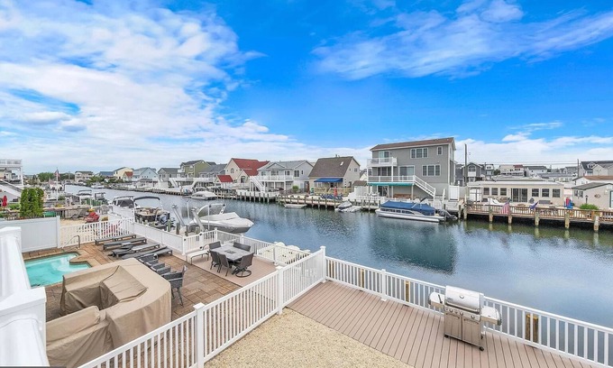 Beach Haven West House | Cozy Waterfront 4-bedroom house in Beach Haven West - New to the Market!