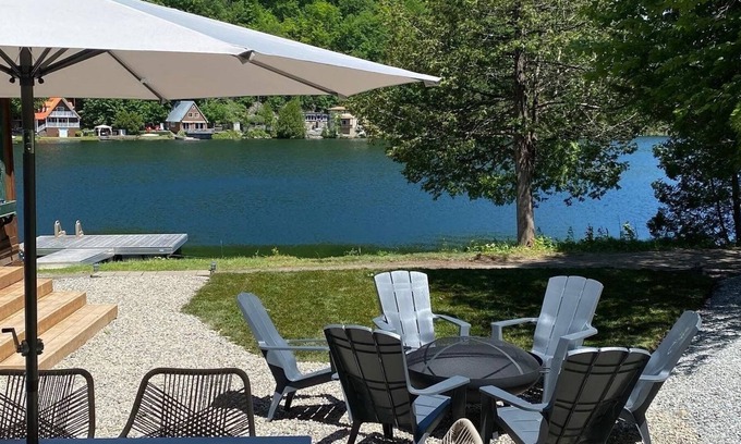Val-des-Monts Cottage | Cozy Waterfront Cottage on a Private Pristine Lake