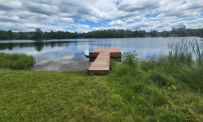 Val-des-Monts Cabin | Cozy waterfront cottage on Lac-Huote 1 hour from Ottawa