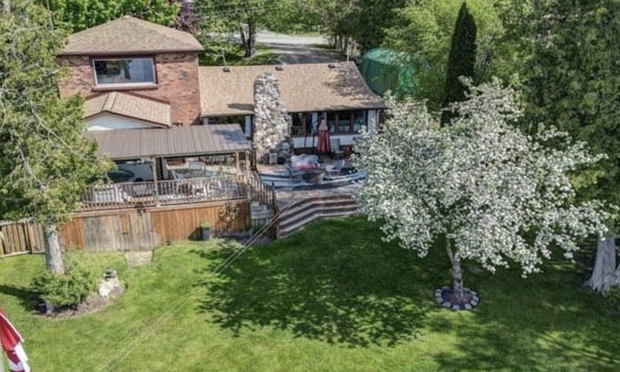 Selwyn Cottage | COZY WATERFRONT COTTAGE ON CHEMONG LAKE, ONLY 1.5HRS FROM TORONTO