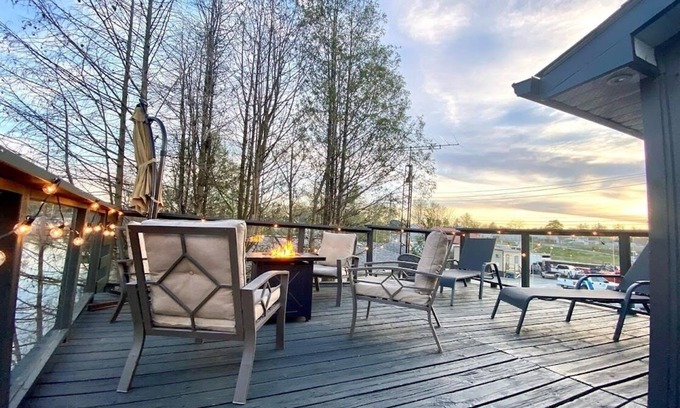 Port Dover Cottage | Cozy waterfront cottage in a tranquil area