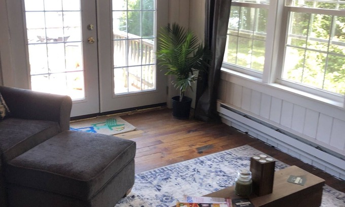 Brier Hill Cottage | Cozy waterfront cottage