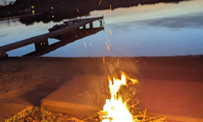 Scotts Cottage | Cozy Waterfront Cottage with Sandy Beach. Family friendly near many attractions.