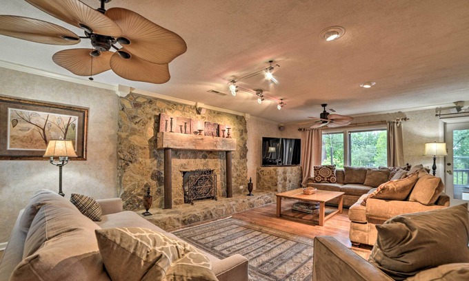 Murray House | Cozy Waterfront Murray Home with Private Dock!