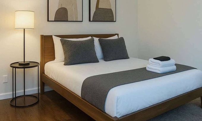 Hyde Park Apartment | Cozy Well-Equipped Studio Apt