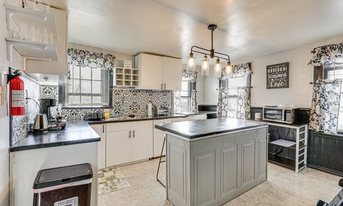 West Haven Apartment | Cozy West Haven Condo w/ Views, Walk to Beach!