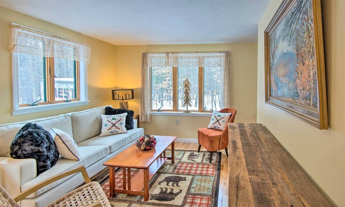 Bartlett House | Cozy White Mtn Hideaway ~ 4 Mi to Hiking & Skiing!
