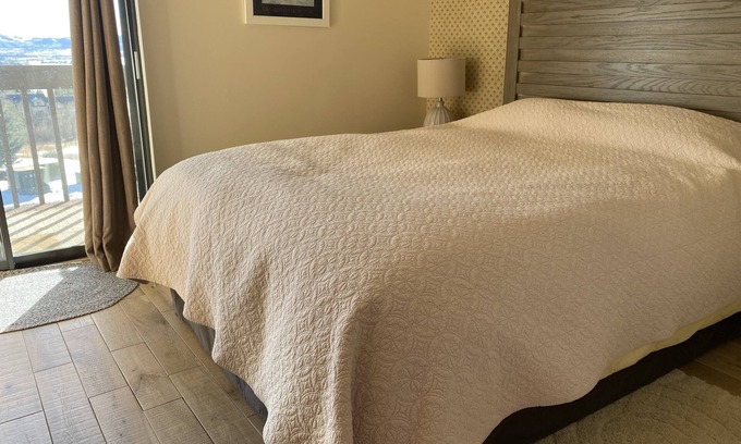 Eden Condo | Cozy with a view!